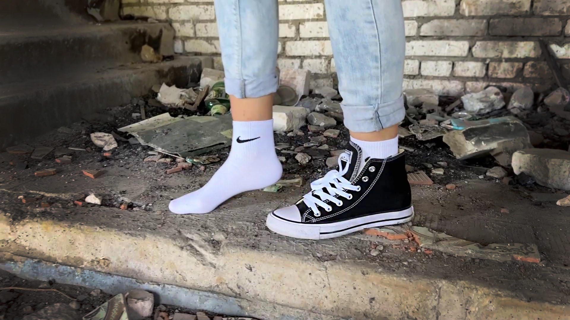 White converse with nike socks sale