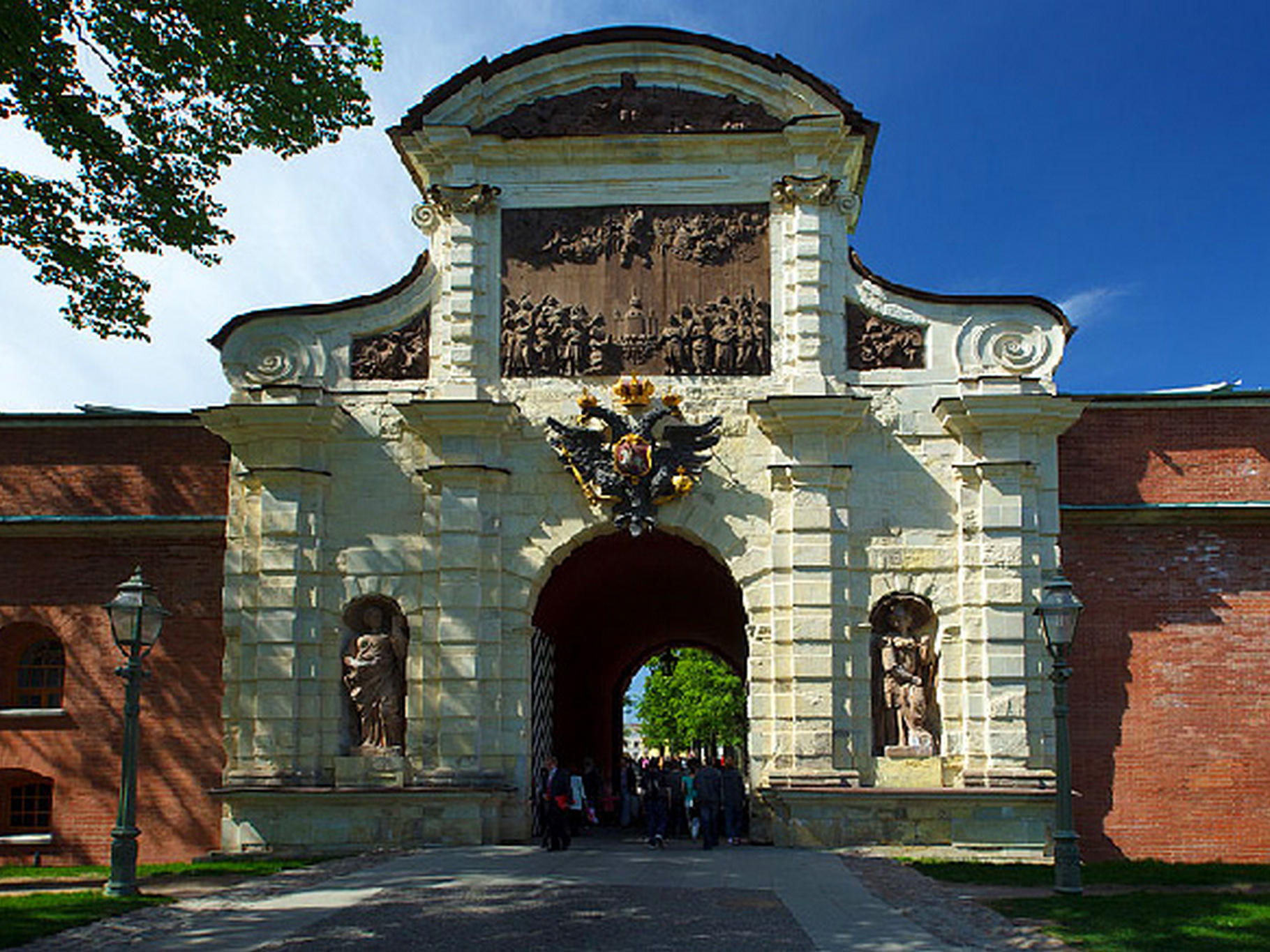 петровские ворота в петропавловской крепости