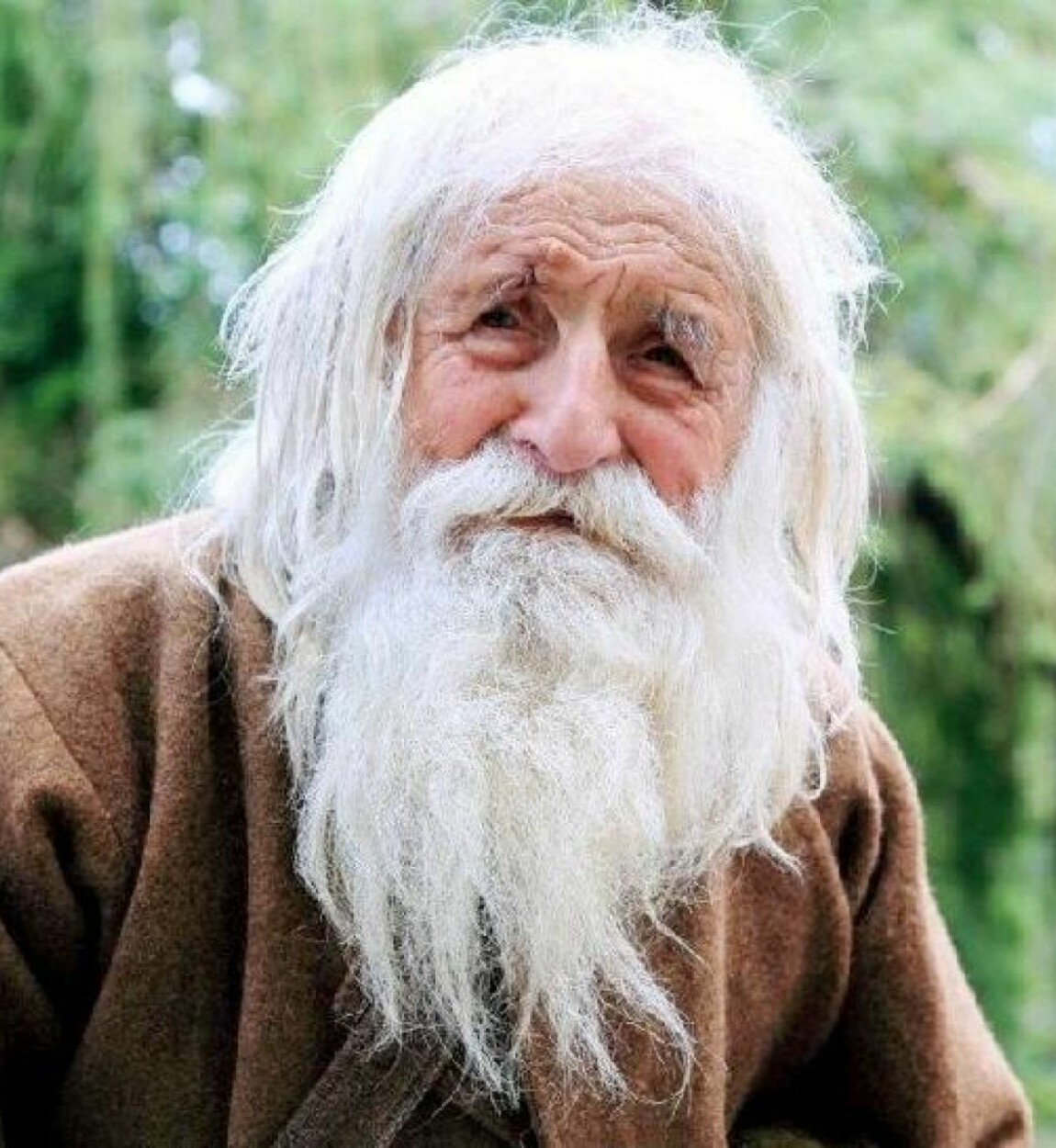 Как вдруг дед. Дедушка добри Добрев. Болгарский старец добри Добрев. Бородатый дед. Седой старик.