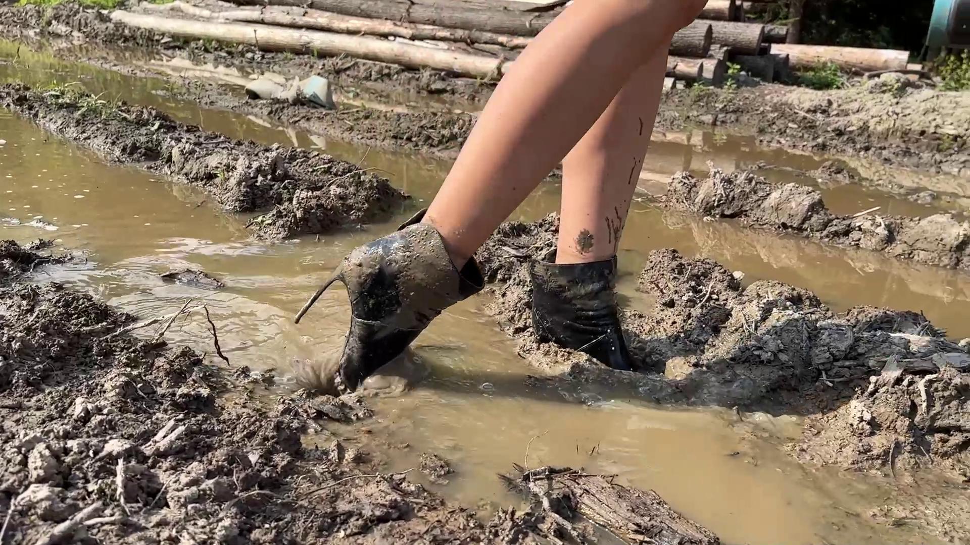 Sweetlana Having Fun In Her High Heels Boots In Mud Muddy Boots High Heels Boots In Mud 