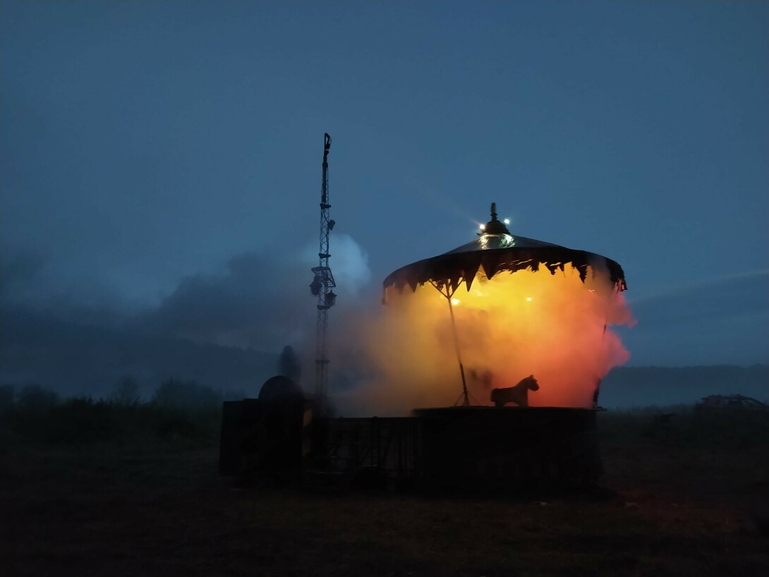 Какая сейчас заря. Карусель Заря Burning man. Карусель Заря в Москве. Карусель земля. Заря в августе 2023.