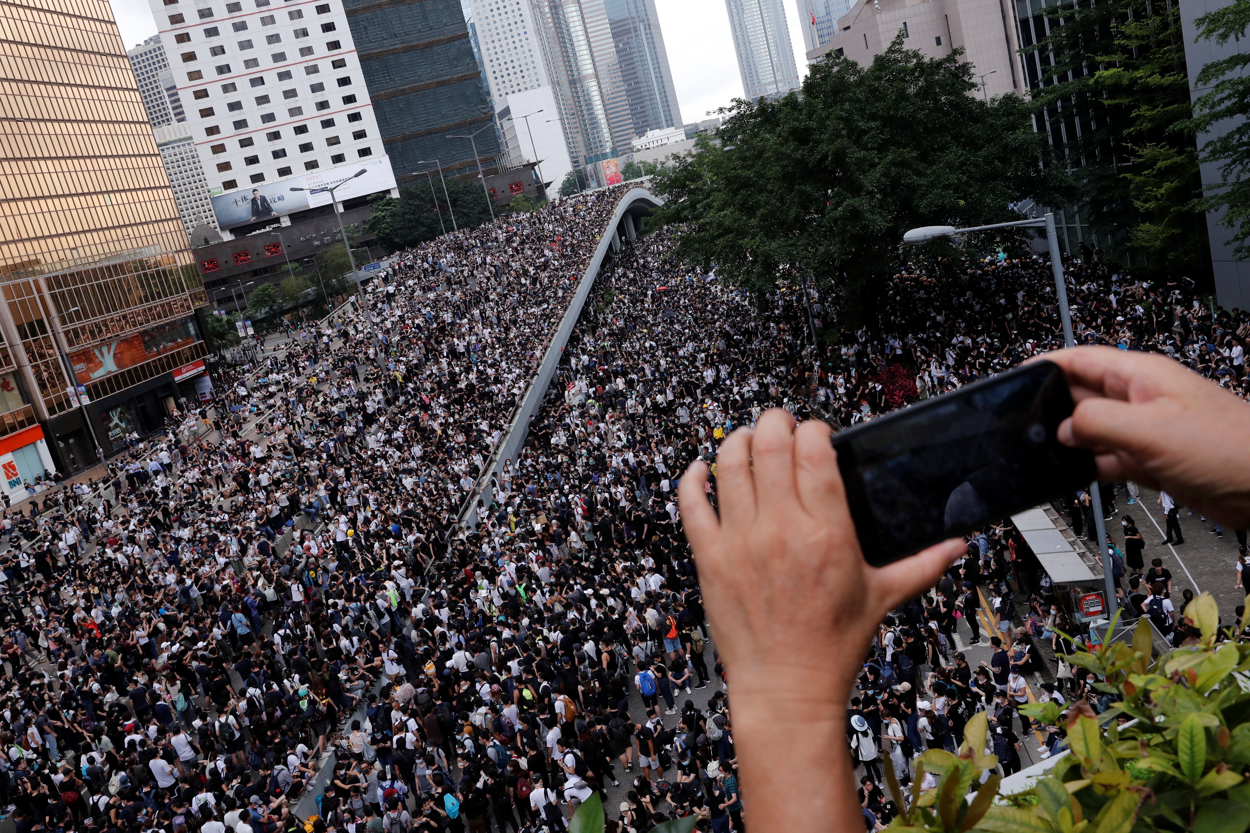 Ситуация происходящая в мире. Протесты в Гонконге 2022. Протесты в Гонконге 2019. Митинги в Китае. Китайцы на митинге.