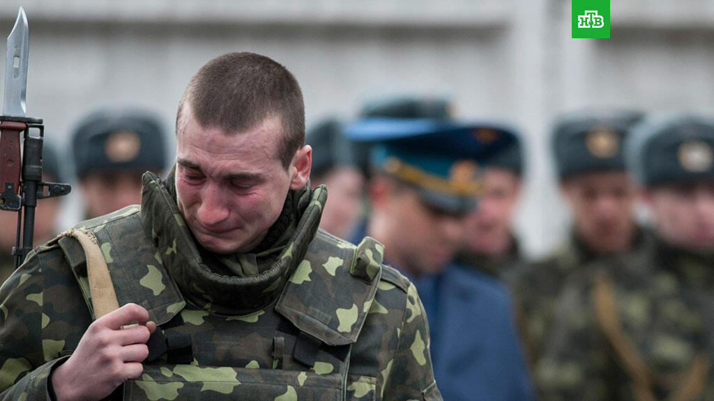 Укр солдат. Украинский военный плачет. Грустный солдат.
