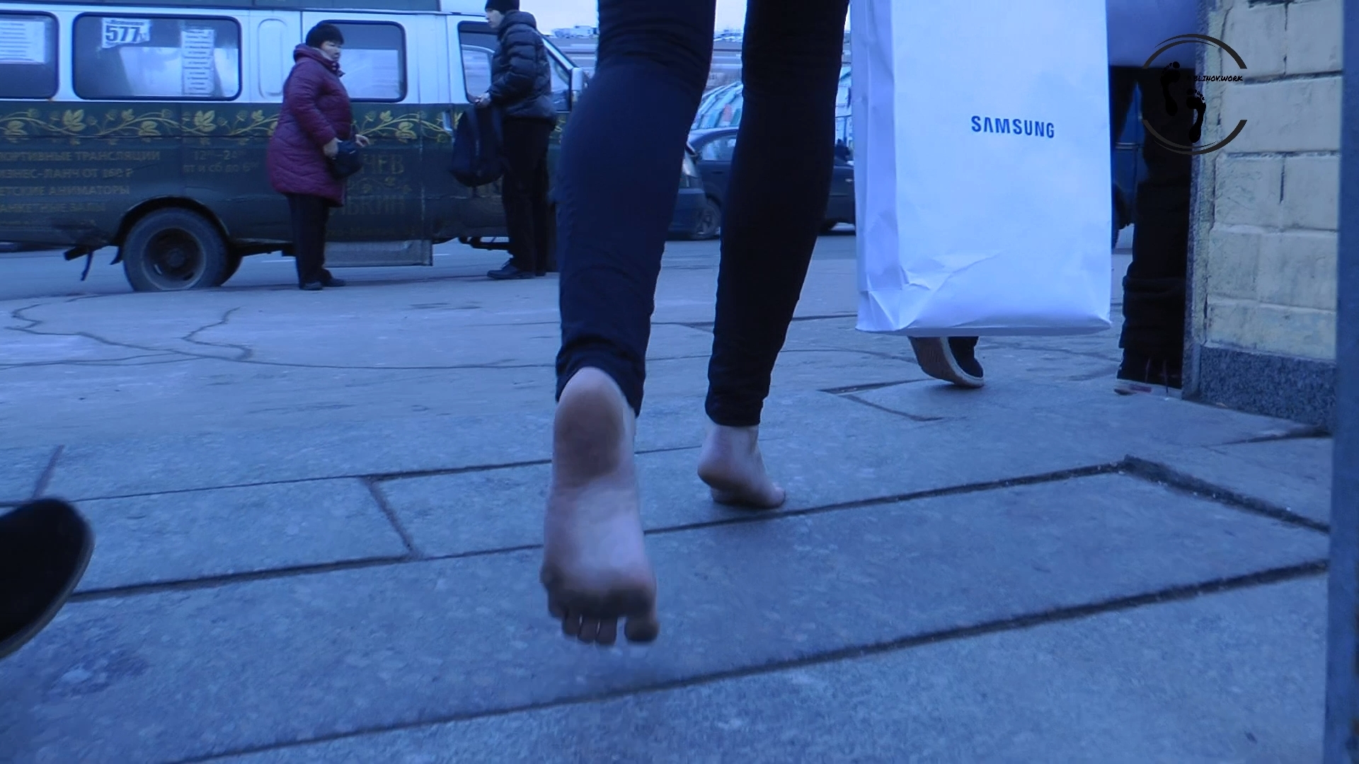 olga-barefoot-in-the-subway-and-in-a-megamall-in-december-7-hd