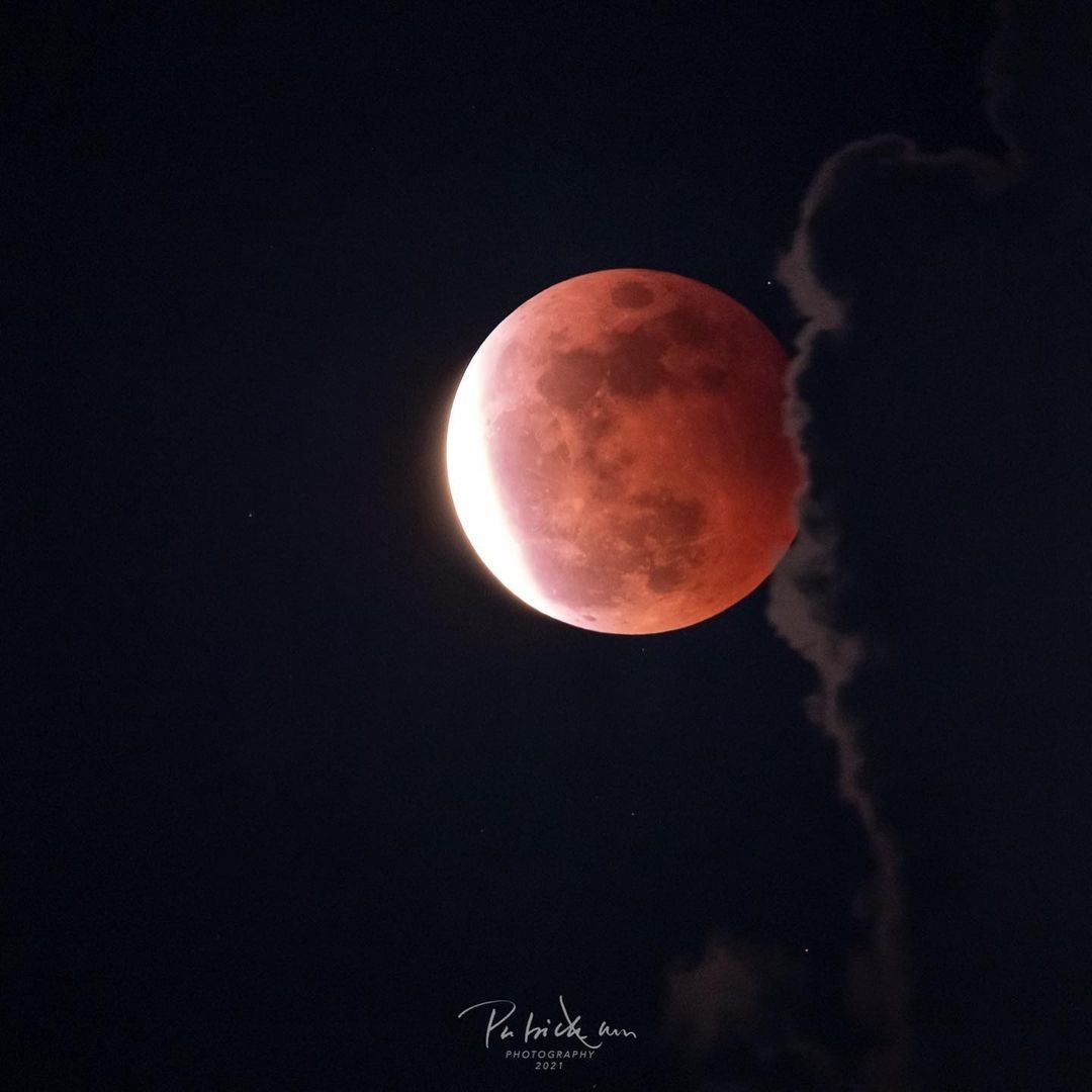 Лунное затмение на русском. Лунное затмение 26 мая 2021. Полное лунное затмение 27 июля 2018. Лунное затмение в октябре 2022. Полное лунное затмение днем.
