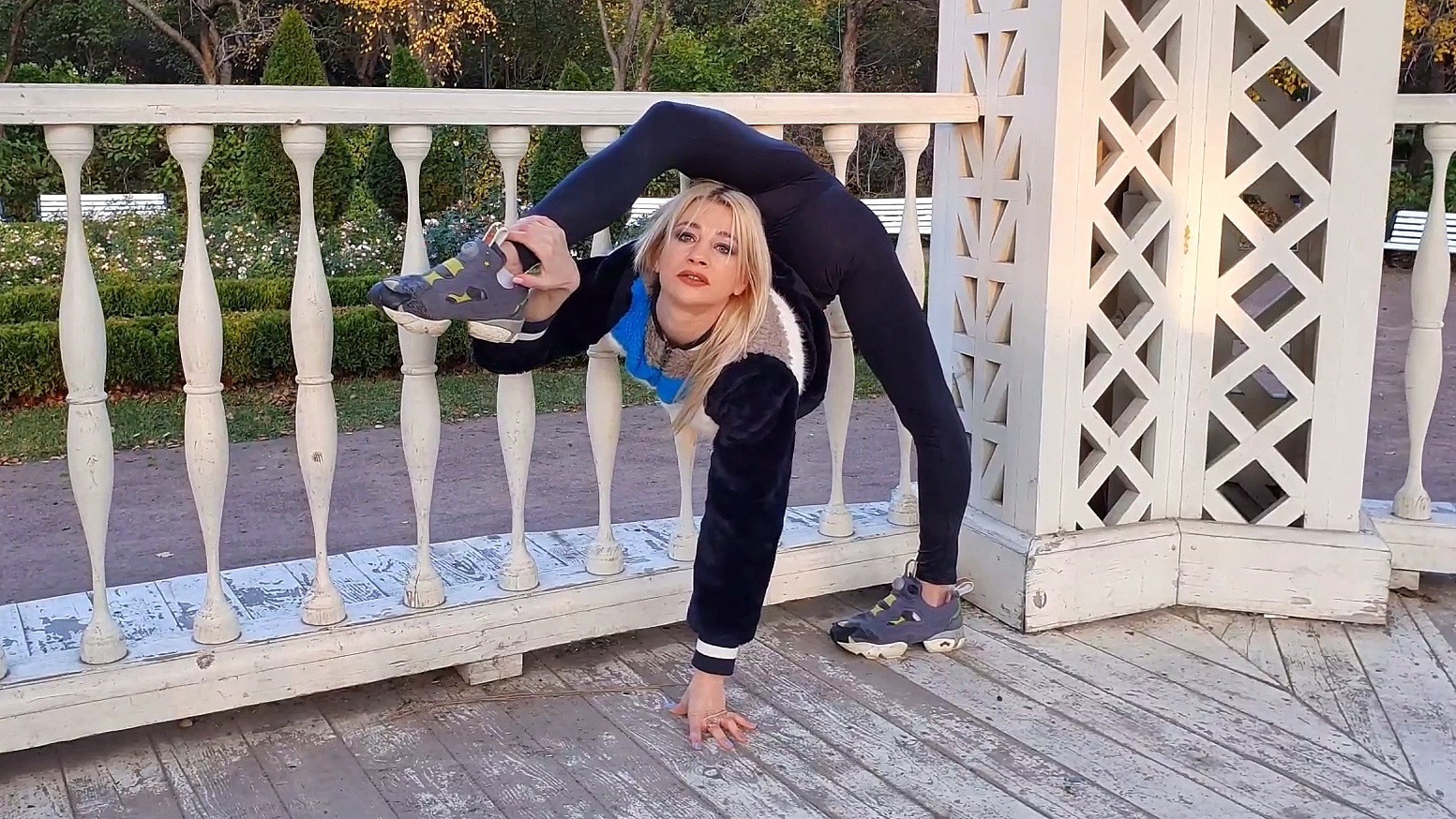 Stretching in the park. - Flexiblealesya | Boosty