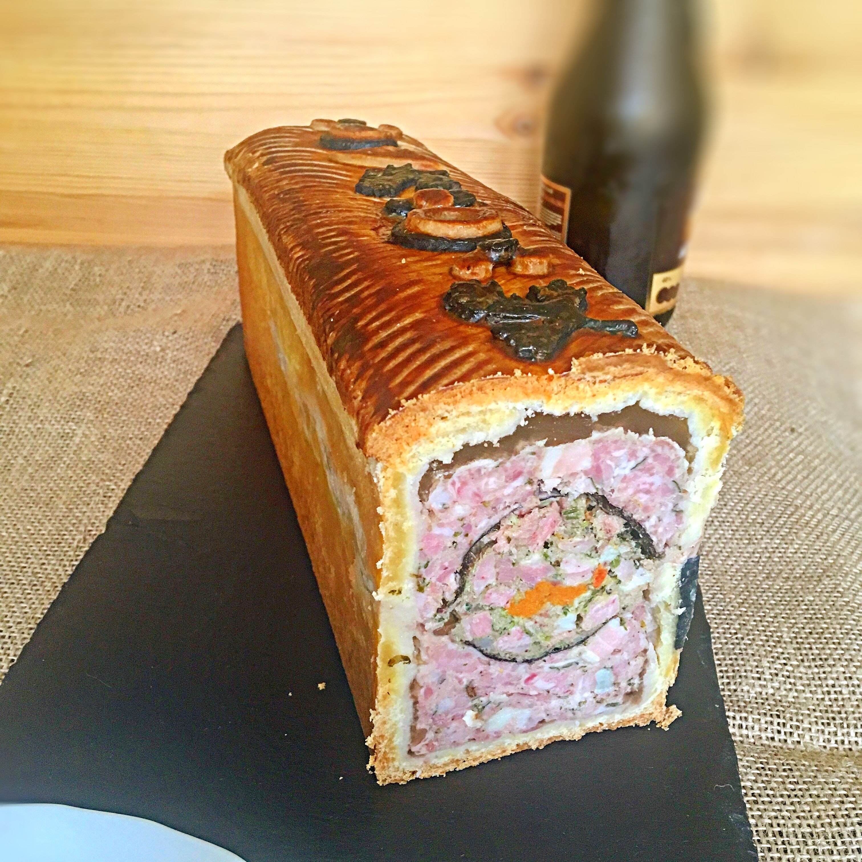 Французский мясной пирог pate en croute