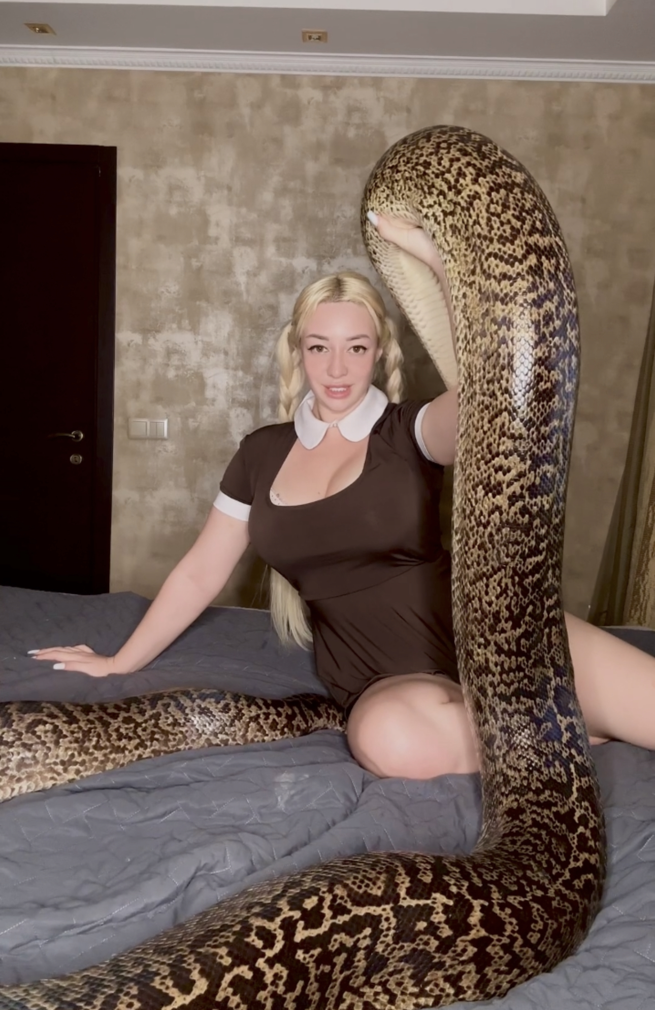 Donna Kristina ❤️Snake - exclusive content on Boosty