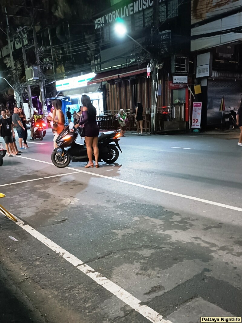 Пхукет: Bangla Road - как аналог пляжной улицы в Паттайе, где стоит до 60  лиц древнейшей профессии - обзор в данном посте. - Pattaya Nightlife |  Boosty