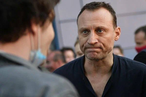 Актер белый анатолий фото Анатолий Белый попрощался с Россией после того, как его признали иноагентом - Эл