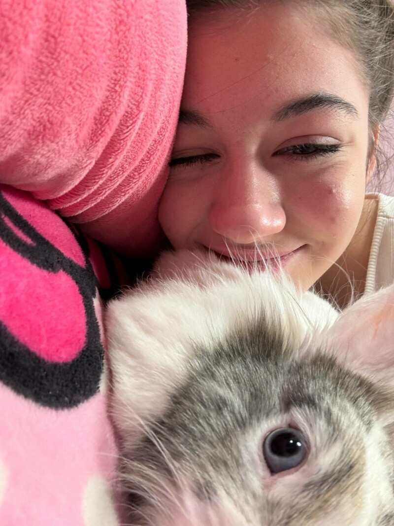 Я и мой кролик, так мило 😍😍😍 / Me and my rabbit, so cute 😍😍😍 - Сандра  | Boosty