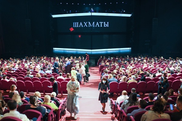 Мдм партер. Московский дворец молодежи (МДМ). МДМ дворец молодежи зал. Москва Московский дворец молодежи большой зал МДМ. Театр МДМ зрительный зал.
